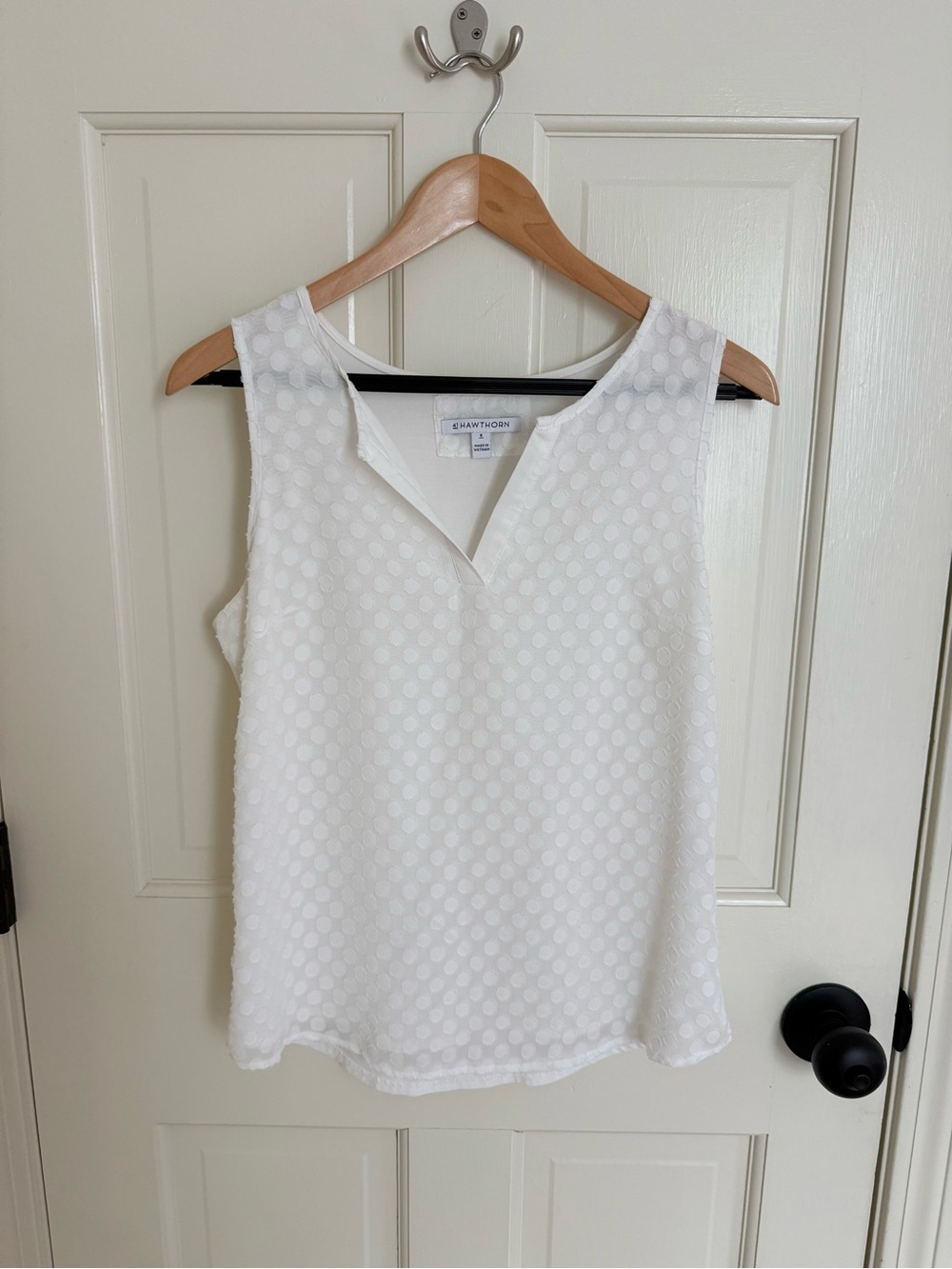 41 Hawthorn White Sleeveless Dot Texture V-Neck Top